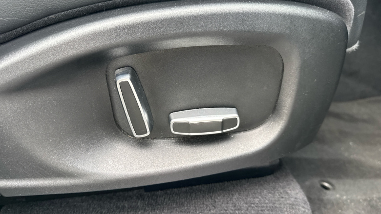 Jaguar F-Pace 2.0d Portfolio 5dr Auto AWD Diesel Estate